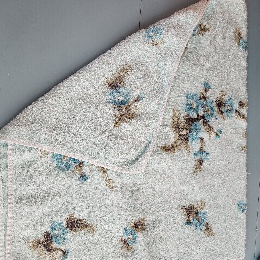 Vintage 70s Cannon Bath Towel Teal Blue Green Floral Hollywood Regency